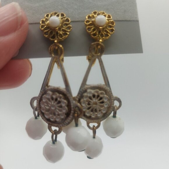 Vintage DANGLING White CHANDELIER EARRINGS Clip On Estate - Picture 2 of 6
